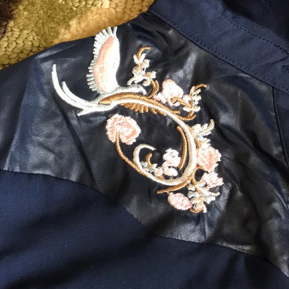 Blouse - Picture 2 of 2